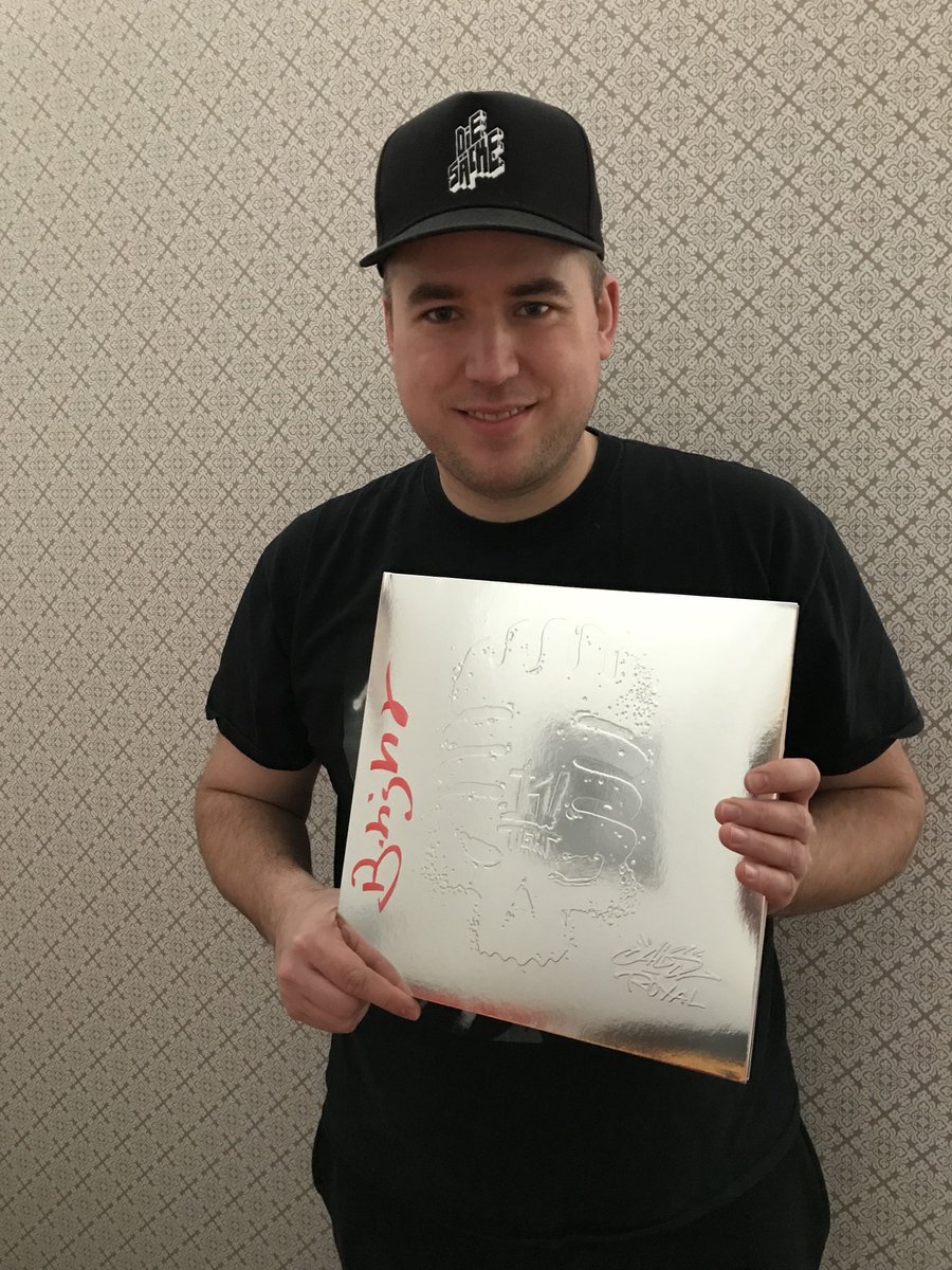 PlaetterPi's tweet photo. Meine erste Vinyl VÖ und dann direkt auf dem neuen Album von @1bobbydick - #AidSRoyal ist ab sofort überall erhältlich! KAUFEN! @DieSaecke #btight #allesistdiesäcke https://t.co/30QksgScqU
