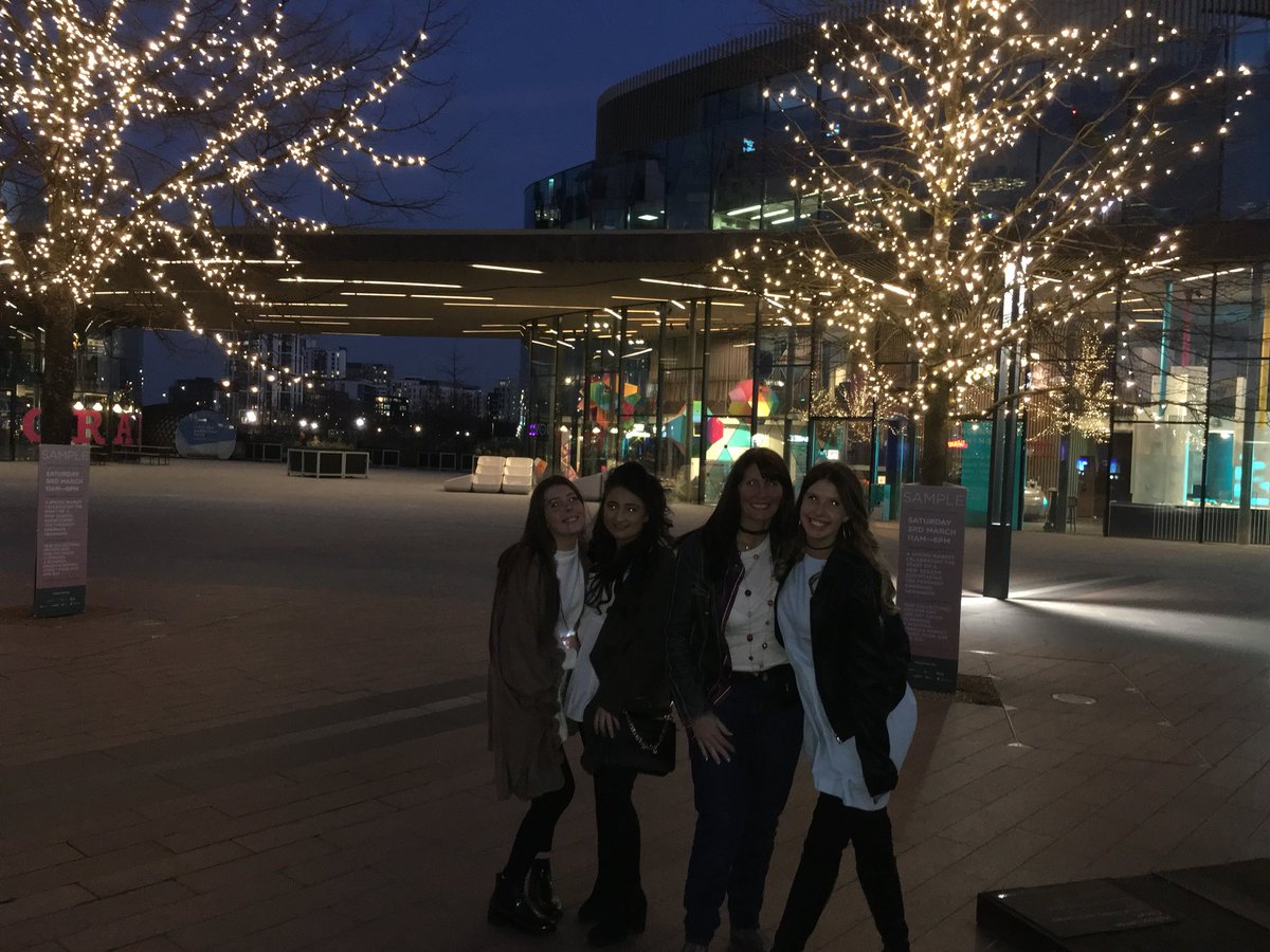 ErinBerryxo's tweet photo. 💕🥂🍾 https://t.co/HSEVzsMaYN