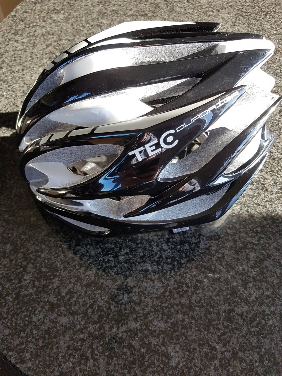DaniParker20's tweet photo. Loving my new helmet! Thanks @TEC_Components https://t.co/EMvVnv2WCi
