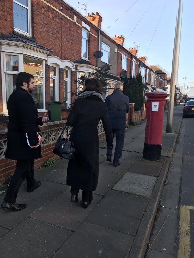 Fantastic turnout for #StopToryPoliceCuts campaigning in North East Lincolnshire yesterday, our teams were joined on the #LabourDoorstep by @Debbie_abrahams and @OnnMel. @Grimsbylabour @ClpsLabour.