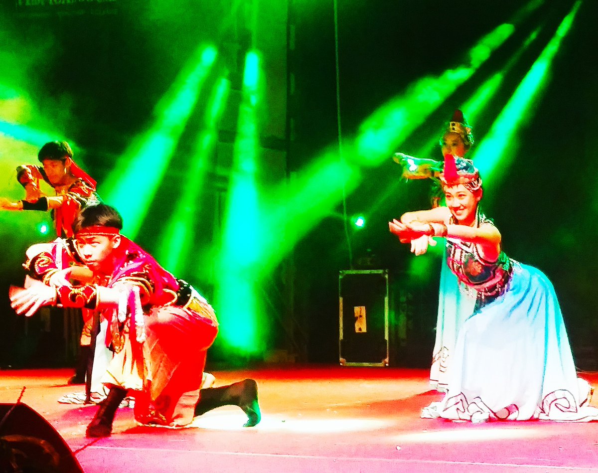 pierrecappelli's tweet photo. C'était, hier, le jour de fête dédié au nouvel an #Chinois à #SaintPaul. Le spectacle fût somptueux, grand bravo à la troupe artistique de #Shenzen (Chine) qui a fait le déplacement 👌👏👏 #Team974 #WeAre974 https://t.co/f0C6Lsd7kK