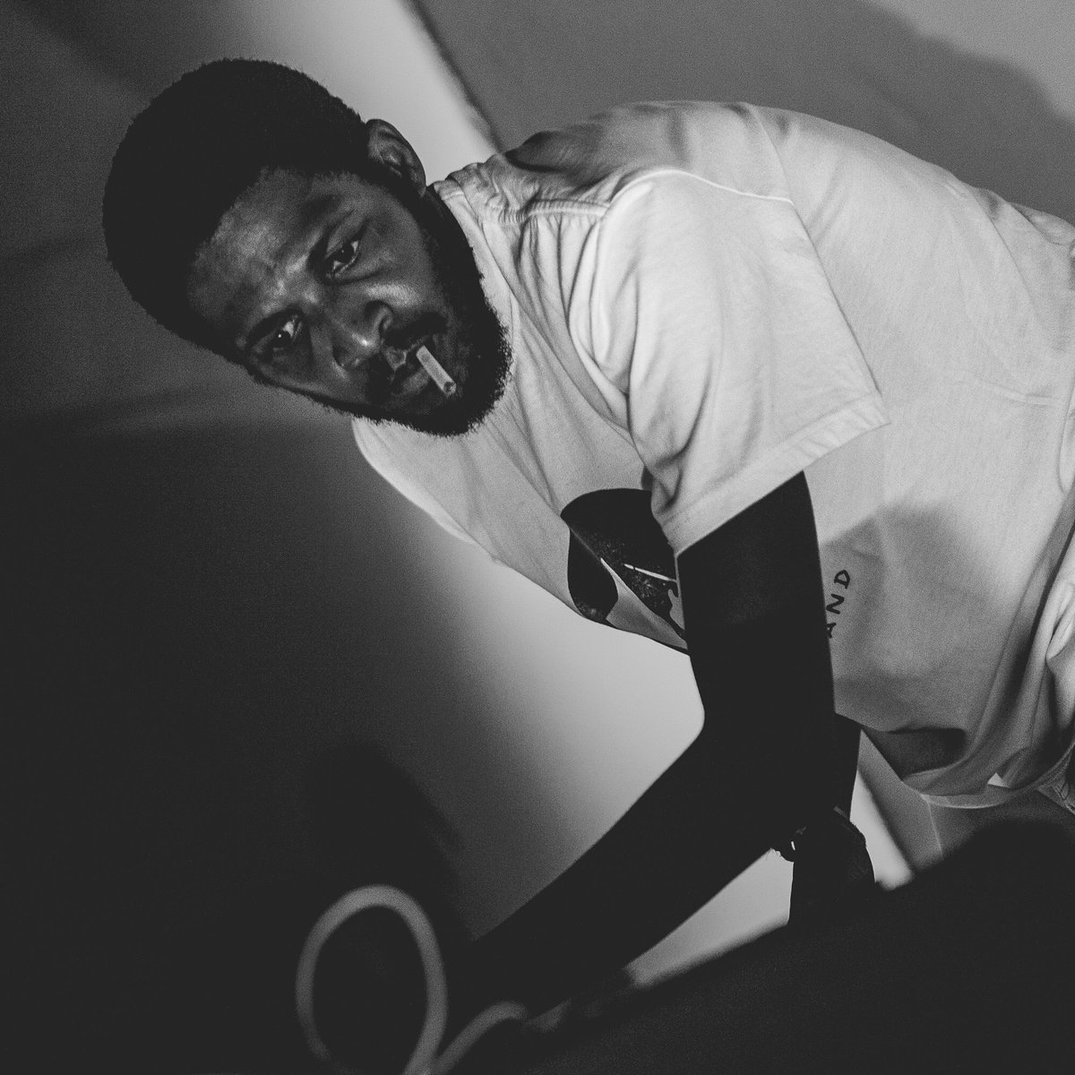 wonaistosee's tweet photo. #Nandele photographed📸 by @camisaflorida
Recap from our #wonalivesessions at Centro Cultural Brasil Moçambique, February 2018.
#wonaistosee #akumagency #kongoloti #cervejasdemocambique #jamesonmoz #ccbm #likumbi #likumbiseason https://t.co/BSuNCn2KnH