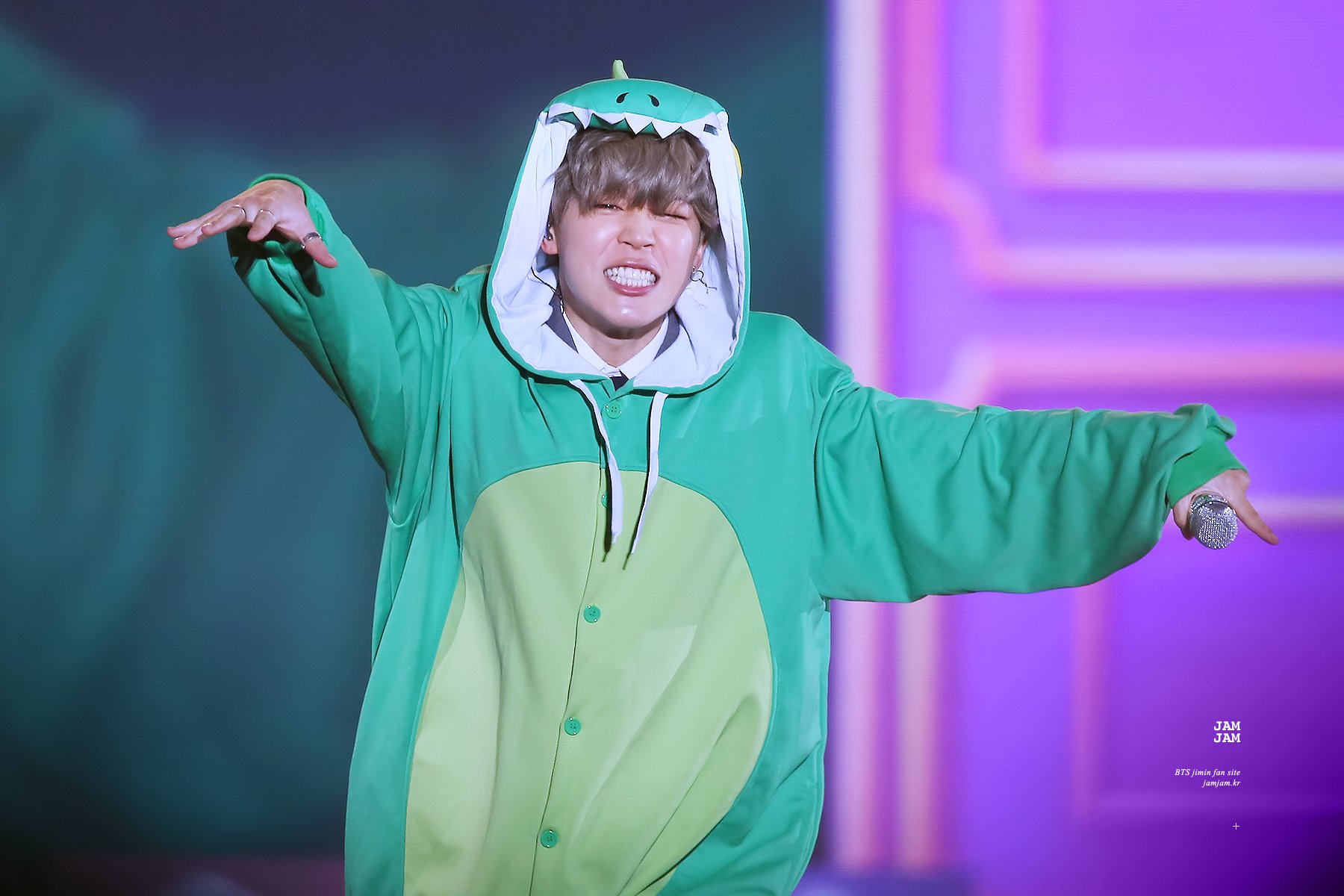 jimin pics 🌸 on Twitter: "This baby Jimin dinosaur is telling you to RT