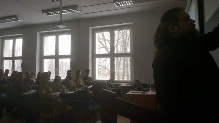 LegiaKUL's tweet photo. W dniu wczorajszym na Katolickim Uniwersytecie Lubelskim Jana Pawła II rozpoczęły się zajęcia teoretyczne w ramach programu @legiaakademicka. Serdecznie zapraszamy do obejrzenia fotorelacji! Dziś drugi dzień zajęć. Zaczynamy już o 8.00! https://t.co/gpB58ktCoY