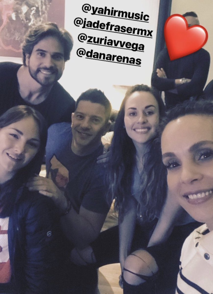 ilovezuriavega's tweet photo. Foto de @zuriavvega con @JessyCoch, @DanArenas, @yahirmusic y @JadeFraserMx 😊 https://t.co/h7ZhtBWCGQ