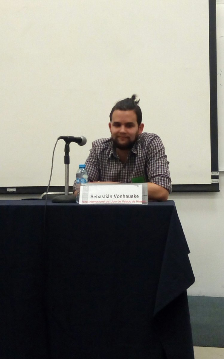LetramiaRevista's tweet photo. Hoy en la @FILMineria conocimos un trabajo bien valioso de la editorial @FamiliaUsaka Cómic realizado por jóvenes mexicanos. https://t.co/fCMXvZ2mbO