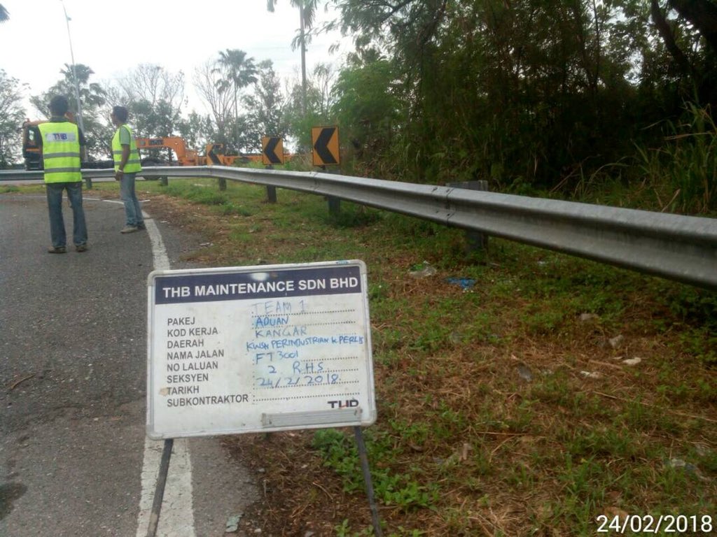 O Xrhsths Thb Maintenance Sdn Bhd Sto Twitter 240218 Di Jkrperlis Kecemasan Ft 3001 Sek 2 0 J Masuk Ke Kawasan Perindustrian Kualaperlis Team Thbmperlis Kangar Bersih Sisa Pokok Tumbang Di