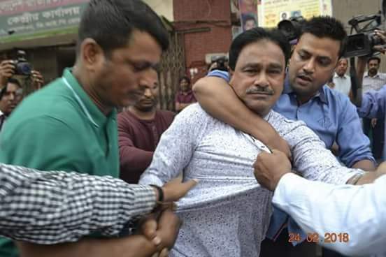 BhuiyanAnower's tweet photo. While #BangladeshNationalistParty wants carry out systematic and peaceful protest #Awamilegue provokes  them to be aggressive with the aid of #Bangladesh police ! #FreeKhaledaZia@TheEconomist @AJEnglish @nytimes @UN_HRC @hrw @AFP @UNHumanRights https://t.co/lDRYJBqL2o