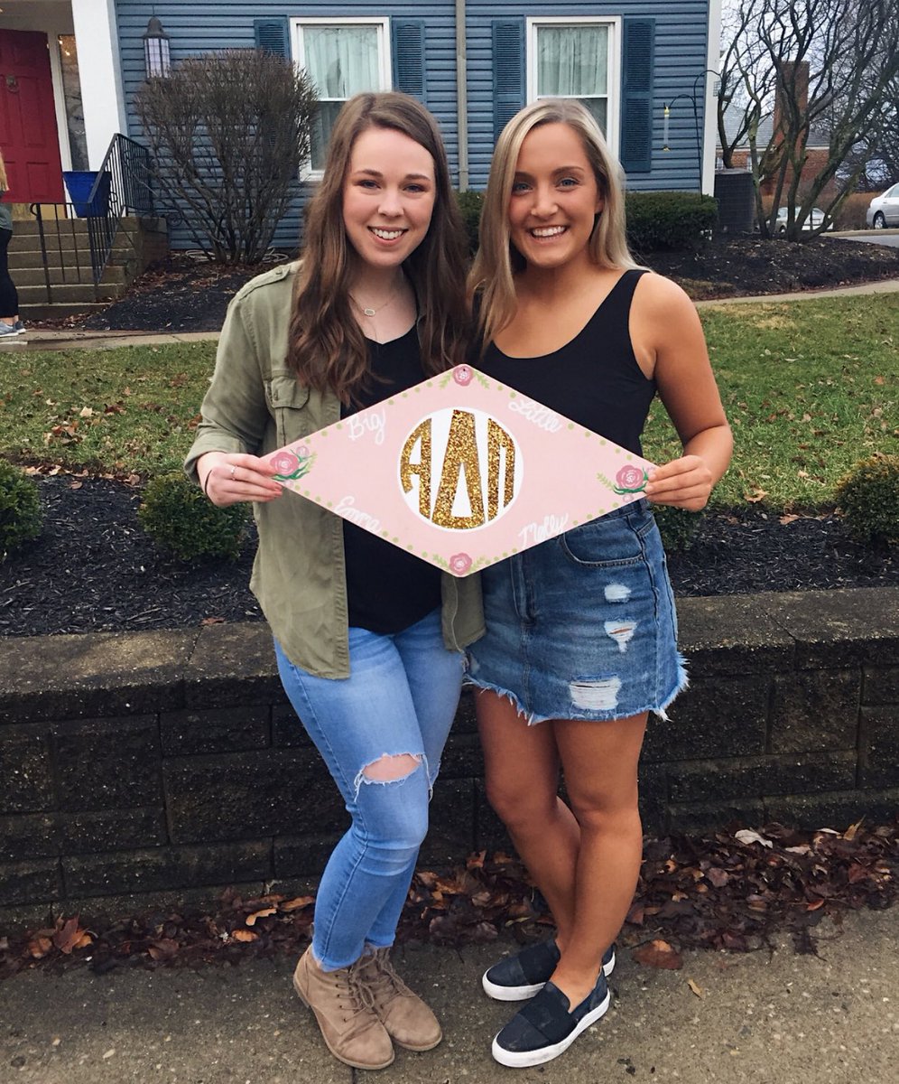 ADPiWittenberg's tweet photo. some of our families with their new littles😍😍💎 our hearts are so full 💛 https://t.co/aFf9kUzstn