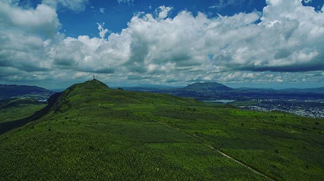 AdventuresofBT's tweet photo. Looking back to the transmitter with Blantyre on the far right.

#Ndirande #NdirandeMountain #Blantyre #Malawi #mountain #hiking #trekking #exoloring #adventure #drone #AerialPhotography https://t.co/2AGxmT2gQS https://t.co/aCH31AZj8u