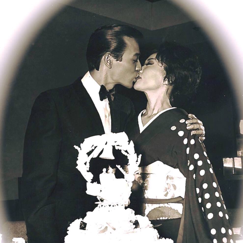 JBorgesEternal's tweet photo. #JimmyBorges #ShizukoBorges #Wedding #Reception given by #BillHarrah at #Harrahs #LakeTahoe #HarrahsTahoe while performing in #HolidayInJapan #60s #1960s #JimmyBorgesEternal #Love #Kiss #ShowbizCouple #JimmyBorgesHistory #JimmyBorgesMemories #JimmyBorgesTribute #JimmyBorgesLegacy https://t.co/nLY0B2mbC5