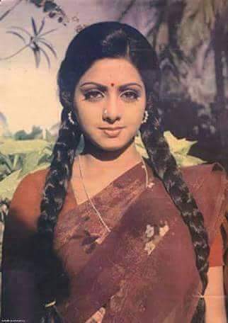 SubhankarRoyCh5's tweet photo. 💐🌸 চলে গেলেন না ফেরার দেশে হৃদরোগে আক্রান্ত হয��ে এই উপমহাদেশের প্রখ্যাত অভিনয় শিল্পী শ্রী দেবী।তাঁর স্মৃতির প্রতি গভীর ভালোবাসা ও শ্রদ্ধাঞ্জলি। 🌸💐

                  তুমি রবে নীরবে........ https://t.co/CUptf3C28z