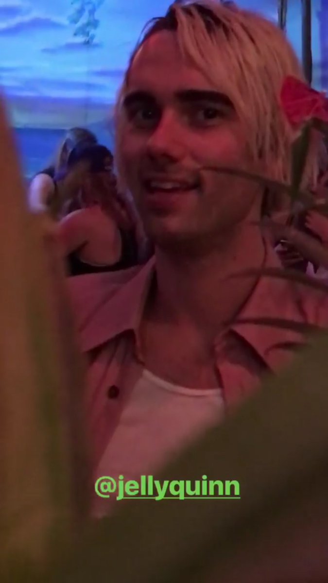 New photos of Joey in Honolulu. #2