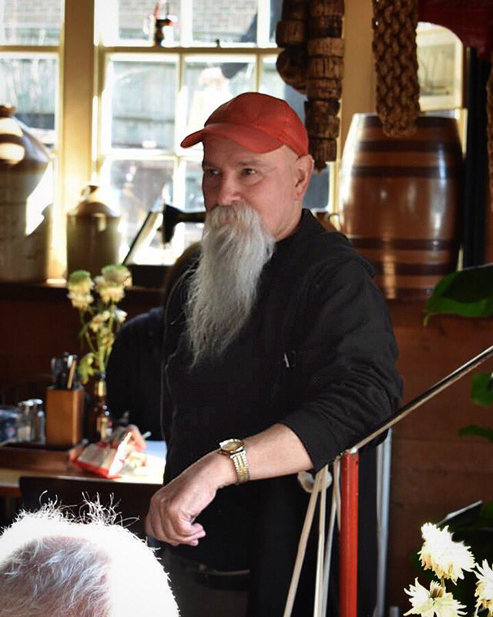 tbbclub's tweet photo. #SilverSunday with John of Brighton at the Feb Meet of #TheSouthSaxonBeardsmen at The Snowdrop Inn in Lewes #beards #BeardTweet #TBBClub #goatee #longgoatee #silvergoatee #notSeasickSteve Photo by Graham Hyde @graham111 Next South Saxon Gathering on March 31 in Brighton venue TBA https://t.co/aQUh2SKhCL