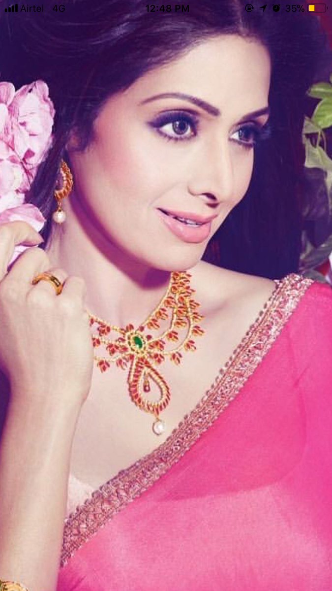 Anmolbhatia_'s tweet photo. I am totally in shock. When last night I got this notification from TOI, I couldn’t believe it. This looks so unreal. Still can’t get over this unbelievable occourrence. So untimely. May her soul rest in peace. The world will miss this legendary actor. #Shridevi #RIPSridevi 💔 https://t.co/YwHLdA6yad