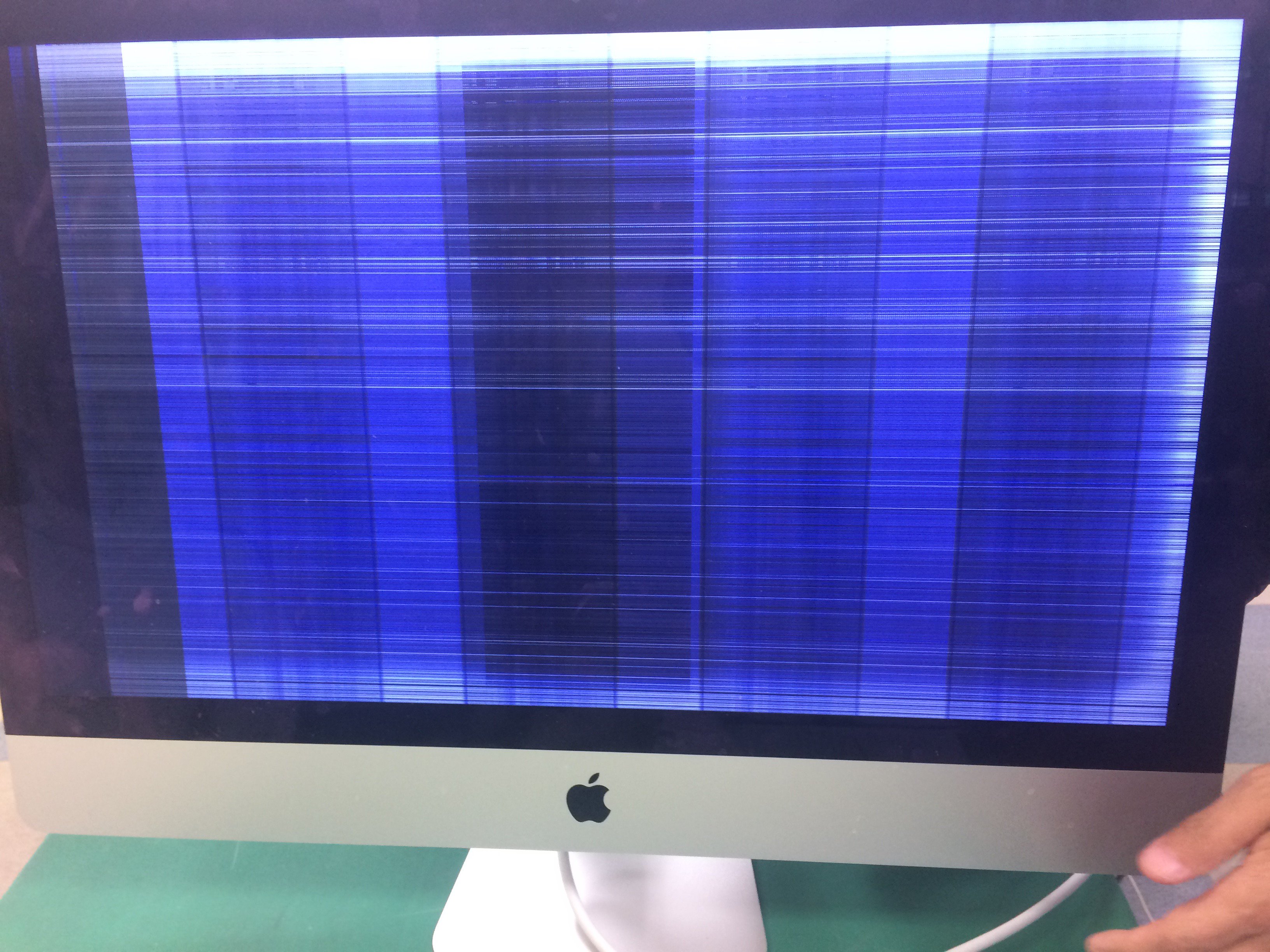 パソコン修理 データ復旧のイーライフ Imac27インチ13年モデル Retinaディスプレイの液晶故障です 外部 モニターに接続すると正常に起動と画面表示が確認できました レアな故障事例です パソコン修理 池袋 東京都 豊島区 Imac Apple 持ち込み