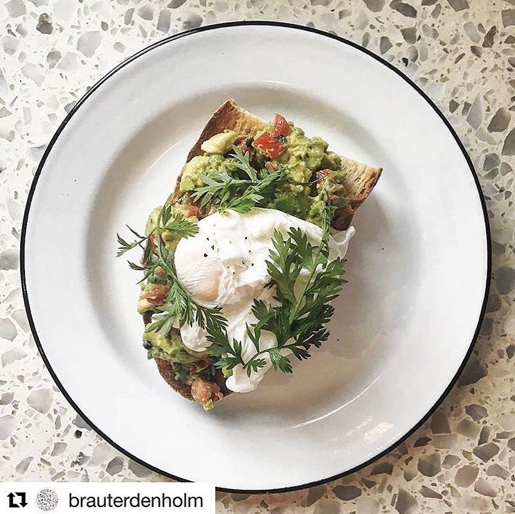Weekends are made for this 🤗. We are open from 8am and serve brunch 10am - 3pm. 🥂Prosecco on tap for £3 a glass! 🥂