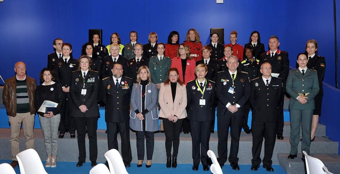 policia's tweet photo. Esta semana @Unijepol ha entregado las II Distinciones Nacionales de #Mujeres Policía. ¡¡Enhorabuena, compañeras!! Gracias por vuestro trabajo, dedicación y compromiso 👏👏👏 https://t.co/3yXO6xx36k