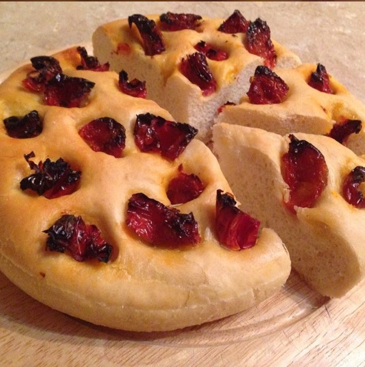 Happy #RealBreadWeek. Throwback to previous bread making. Homemade bread is the best! Used <a href="/Tesco/">Tesco</a> focaccia recipe in first pic and <a href="/doughworks/">Dough Works</a> basic bread recipe in other pics 🍞🥖🍞🥖🍞.