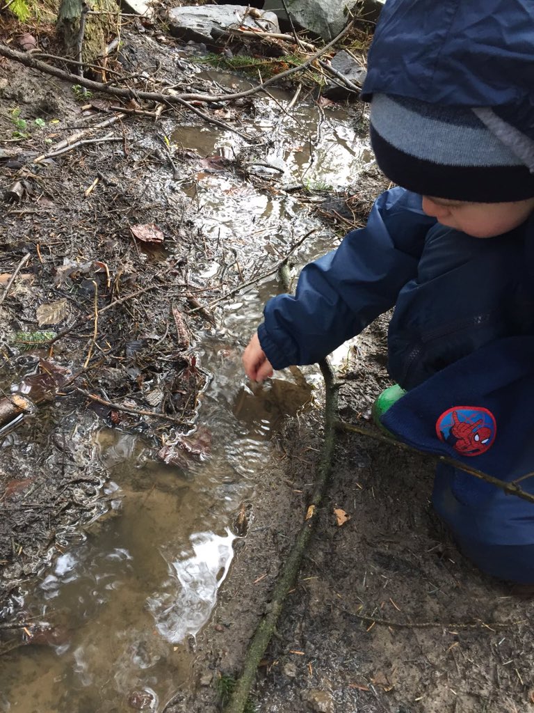 sarah_l_getty's tweet image. The magic of a child&apos;s imagination! When a tree trunk becomes a plank on a pirate ship and when a penny in the mud becomes the pirates treasure! 
#SymbolicRepresentation