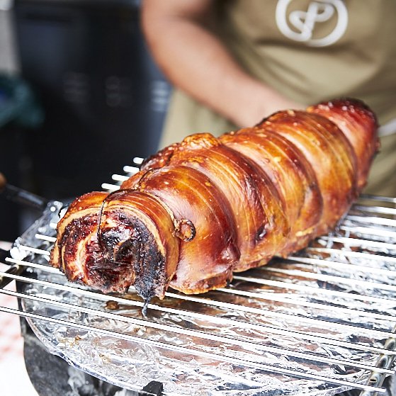 Who doesn't love crackling?

#crackling #bricklane #streetfood #london #e1 #streetfoods #streetfoodlondon #foodpornshare #foodporn #cheapeats #londoncheapeats #thecutlerychronicles #londonfoodguide