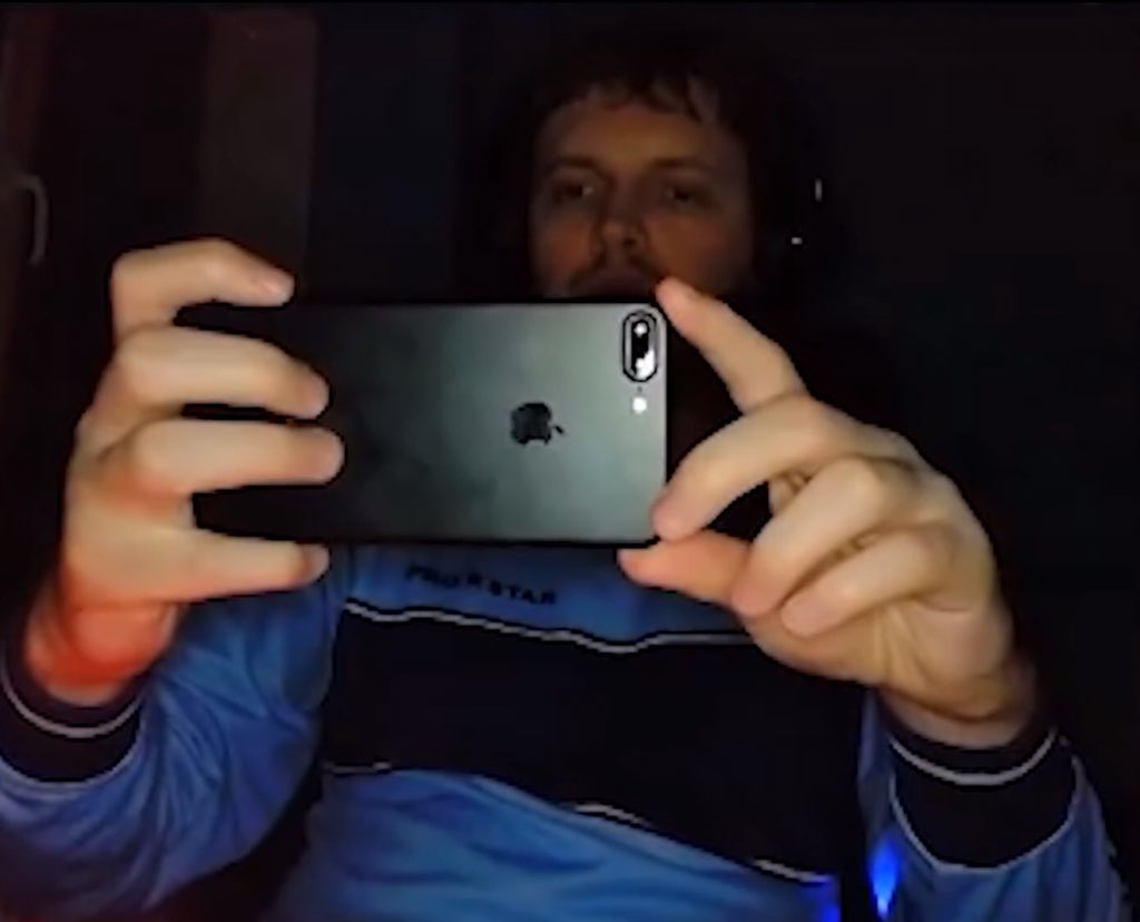 ПАПИЧ фоткает экран