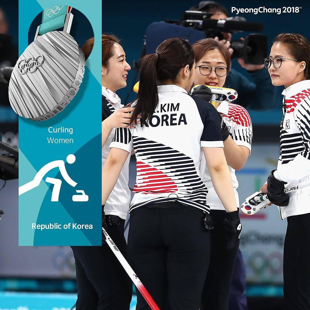 ALEXAsaki's tweet photo. They may not have won the gold, but they sure won lots of hearts, including mine!

CONGRATULATIONS to the South Korean Women's #Curling Team for winning #Silver at the #PyeongChang2018!

#KimEunjung #KimGyeongAe #KimYoungmi #KimSeonyoung #KimChohee #TeamKIM #팀김 #컬링 #영미!!! https://t.co/10R9RUARmp