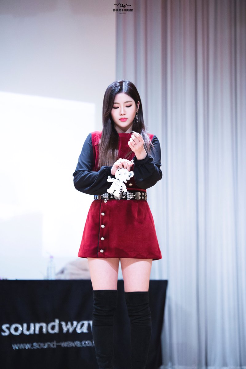 Sounds_00's tweet photo. 180222 영등포 팬사인회
#혜연 #조혜연 #구구단 #The_Boots

누가 조혜연 미모 감당해😂

@jellyfish_ent @gu9udan https://t.co/scbrZj3b5Y