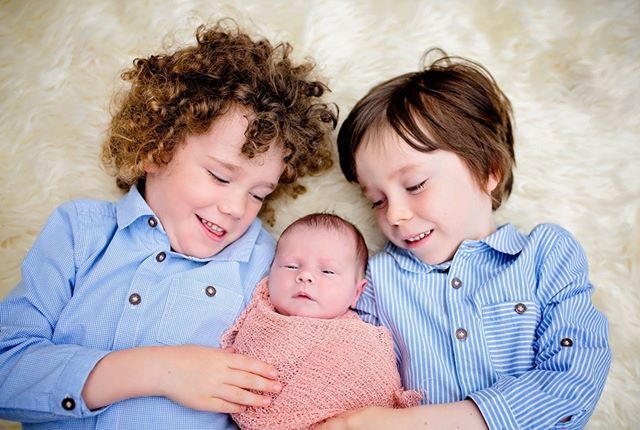 WhitriggPhoto's tweet photo. Sibling shots included in newborn sessions, as proud as these 2 were of their new sister I actually places a little chocolate on her chest which the boys looked at and got as a reward for nailing the shot!

#photographertricks #photographertips #behindth… https://t.co/CDsPb3uTUs https://t.co/hKLO3G6boZ