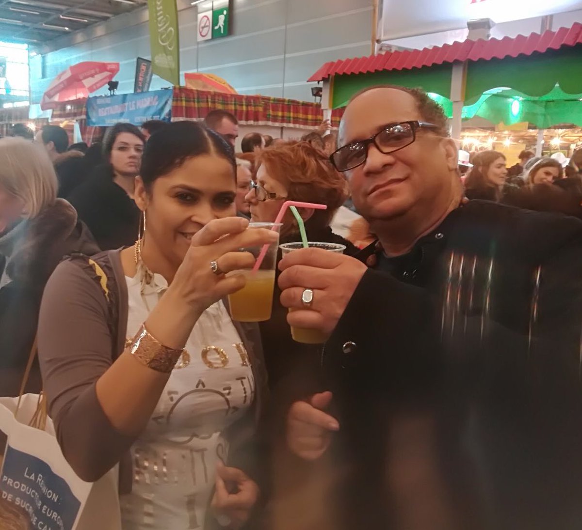 Sokanaa_France's tweet photo. SO’KANAA® vous attend au #SalonDeLAgriculture 2018 !
RDV dans le Hall 5.1 - Stand B032.
🗣Venez vous rafraîchir avec un verre de #JusDeCanne fraîchement pressé !
Santé avec SO’KANAA® ! 😉🌾✌🏼
#SIA2018 #Paris #IleDeFrance #JusNaturel #JusLocal #BoissonLocale https://t.co/q2ioVQ912V