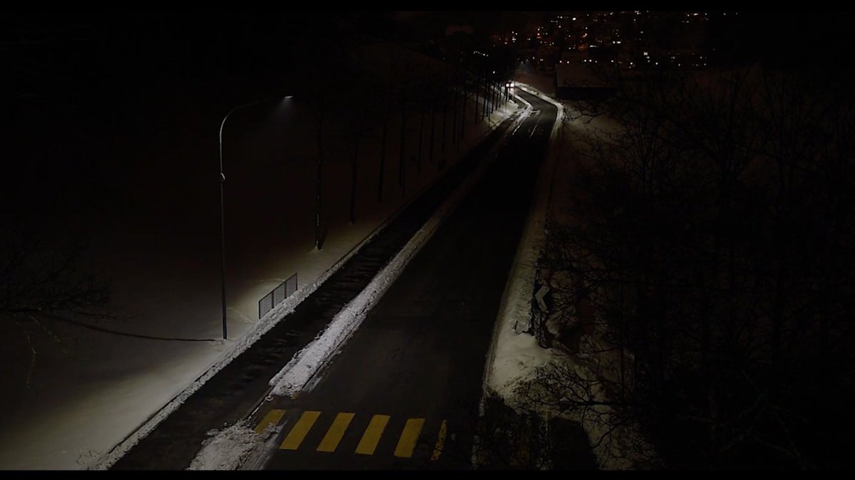 seguridad_vital's tweet photo. Conducir de noche 😳🚗 siempre es más complicado, por eso una empresa #noruega ha creado unos sensores 💡 en las #farolas que hace que se enciendan solo si hay #circulación #peatones o #vehículos #Comlight https://t.co/S9CQmAmgSJ