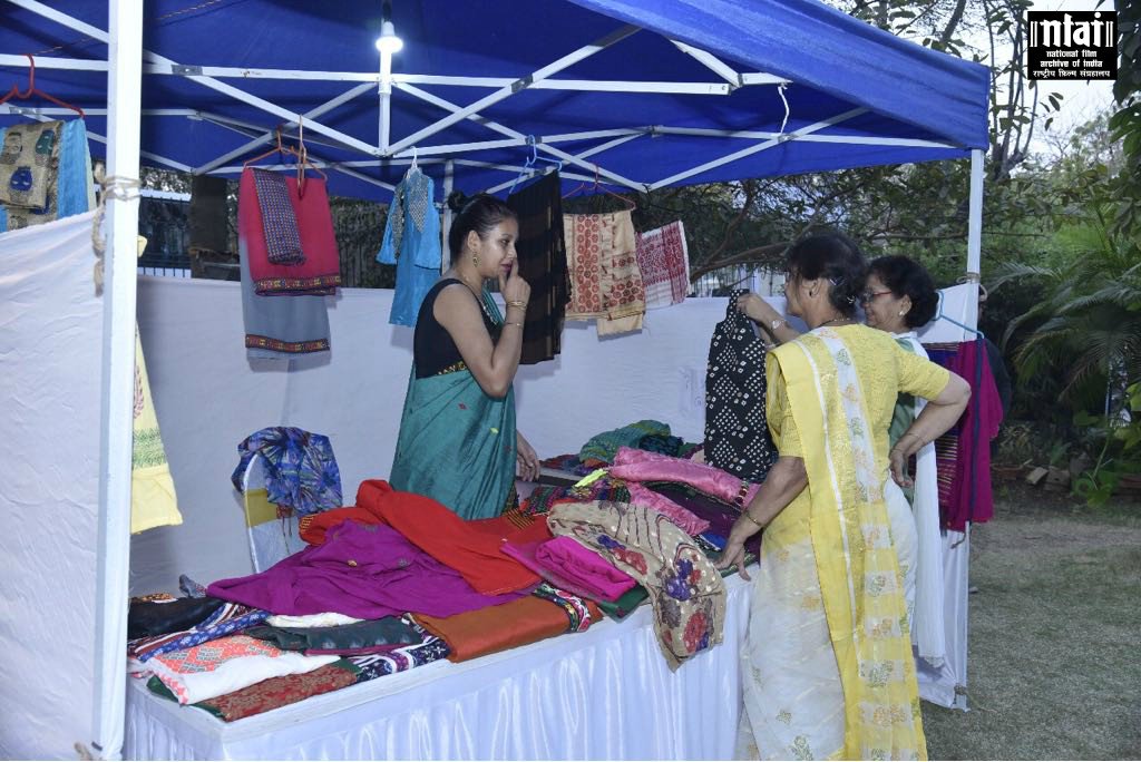 NFAIOfficial's tweet photo. The festival attendees enjoying the food and handicraft stalls at the #NorthEastFilmFestival in Pune! #NEFF2018 https://t.co/SKftqEUcIu
