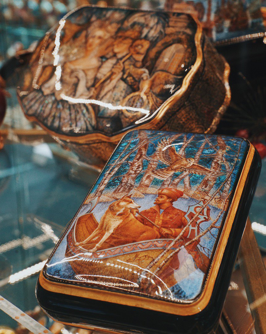 RusSouvenir's tweet photo. Did you know that China is the homeland of lacquer miniatures❓
It’s believed that lacquer miniatures In Russia appeared in the 17th century🤓

#федоскино #палех #холуй #шкатулка #ручнаяработа #сделановроссии #madeinrussia #lacquerminiature https://t.co/yImUbhi3f2