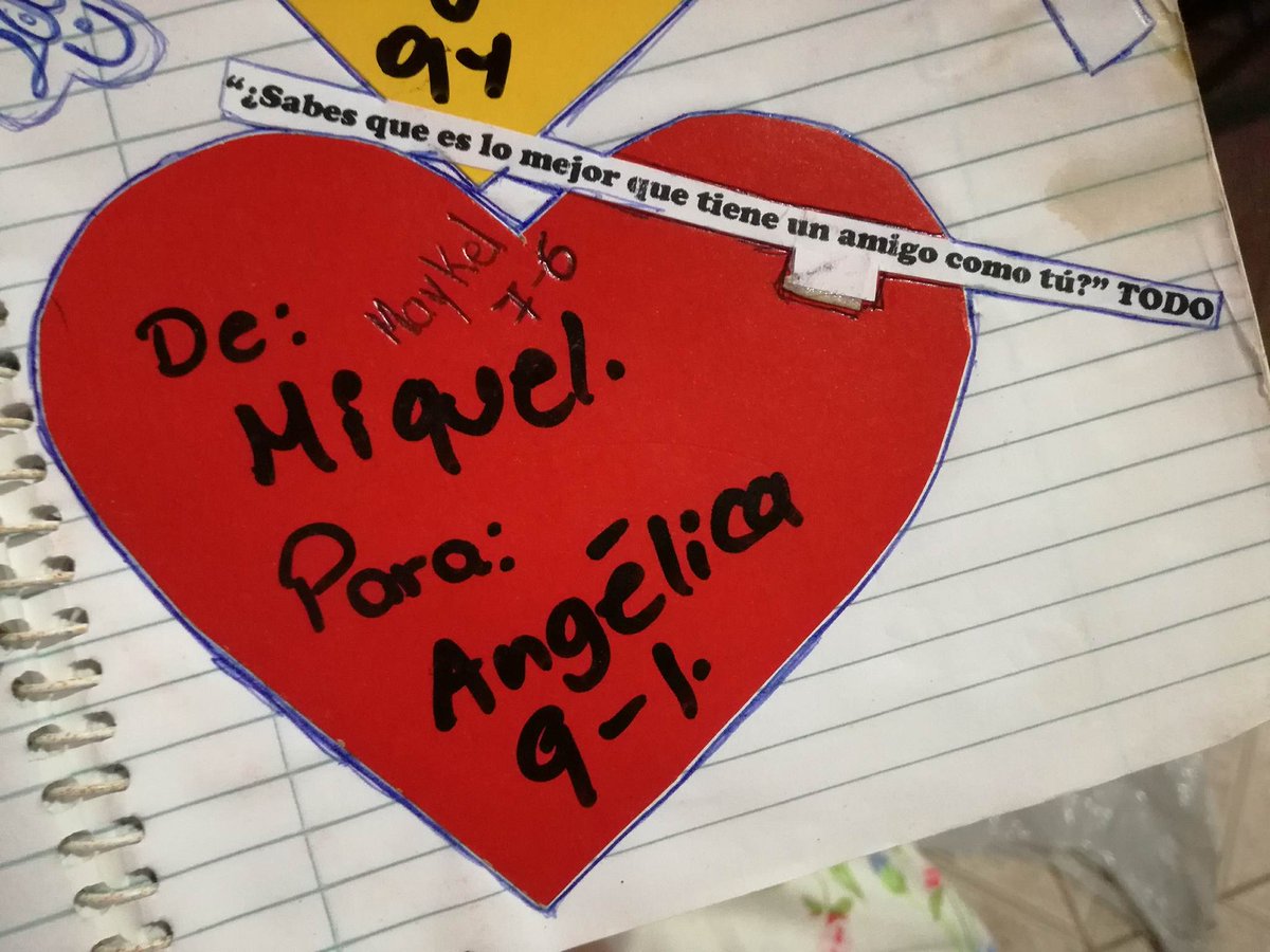 Michael91126867's tweet photo. HAHAHAHA XD recuerdos de cuando estaba en séptimo xD #LEBP #CorreoDelAmor https://t.co/OtHSUzcsKH