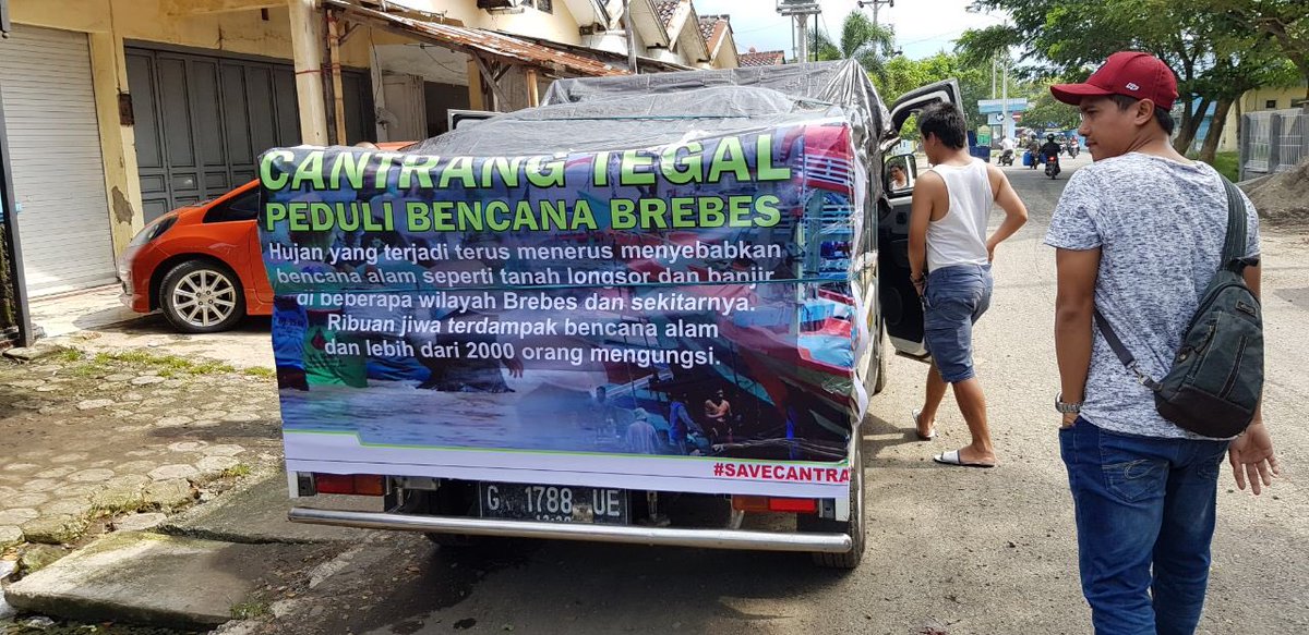 JS75kiss's tweet photo. Nelayan Cantrang Berbagi, Semoga yg tertimpa musibah di berinketabahan kebesaran hati, inamaal usri yusro ππ»π #savecantrang @jokowi @prabowo @Pak_JK @DanielJohanw https://t.co/g6xLmNkwSu