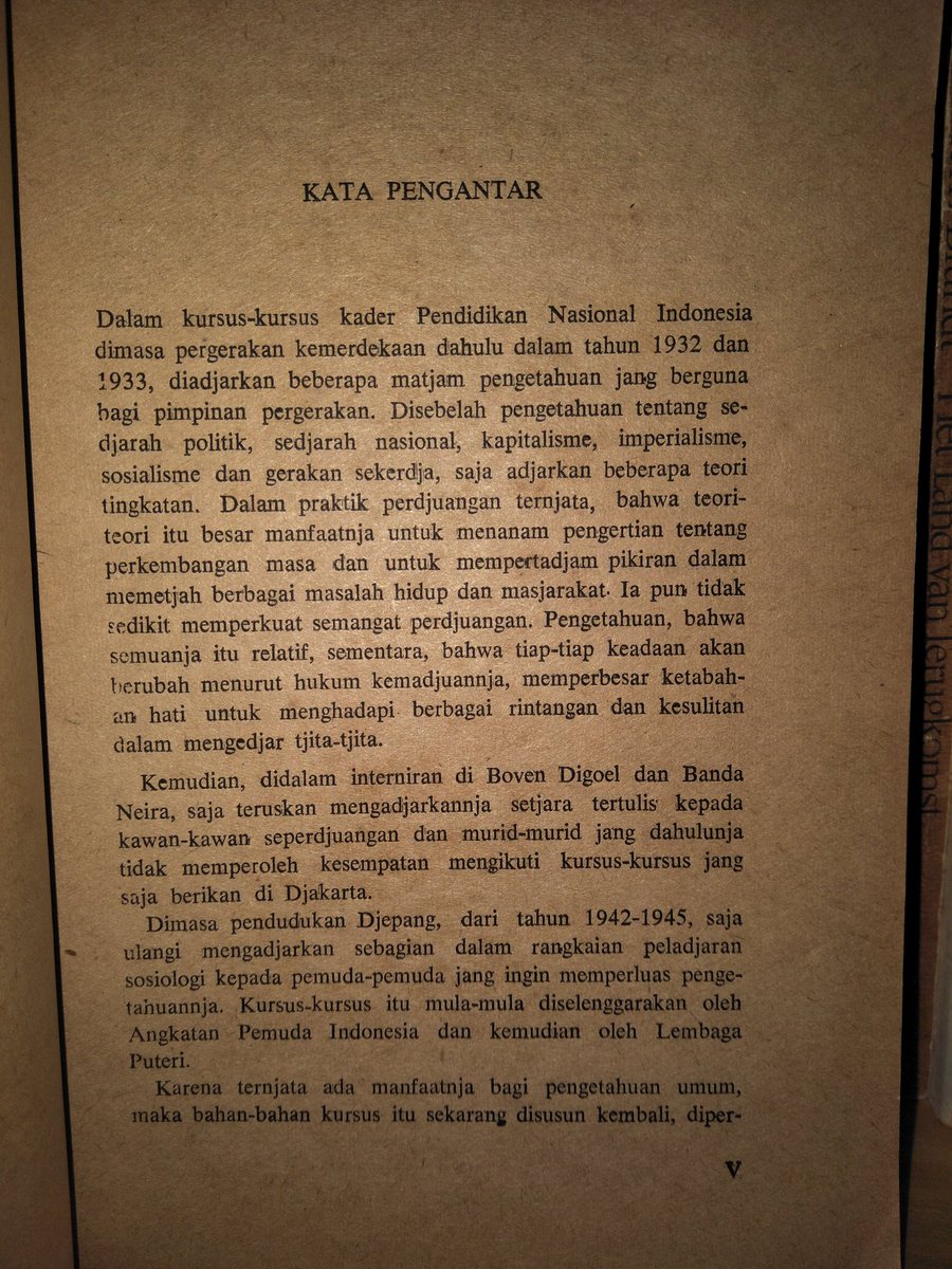 WarungSejarahRI's tweet photo. Buku Lawas> Pengantar Kedjalan Ekonomi Sosiologi. Oleh; Mohammad Hatta. Tahun 1967. 150 Hal. Harga 250.000. Minat? https://t.co/oALS5Z0OeP