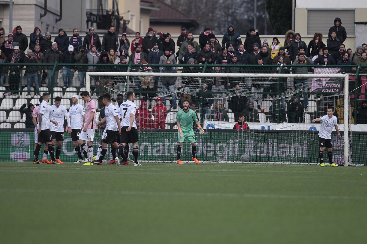 magica_pro's tweet photo. #SONDAGGIO – Vota il migliore di #ProVercelliPalermo 0-0 https://t.co/mpLIZ5vqoF (Foto @Iguan89) #SerieB #PrvPal #CalcioVero #LNPB #ProVercelli #Palermo https://t.co/d23RX0Omzt