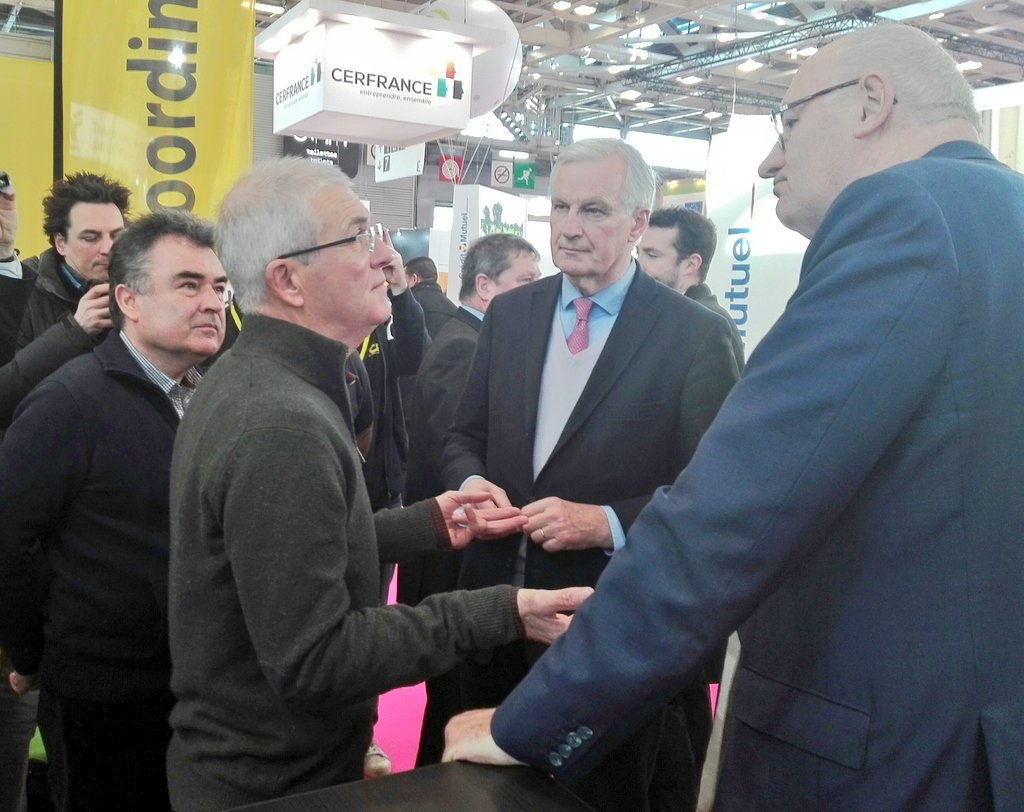 #SIA2018 @PhilHoganEU et <a href="/MichelBarnier/">Michel Barnier</a> en visite sur notre stand pour parler Brexit et PAC