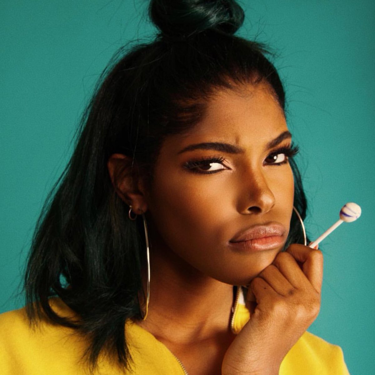 ||. 1 — Zendaya
2 — Naya
3 — Troian
4 — Diamond