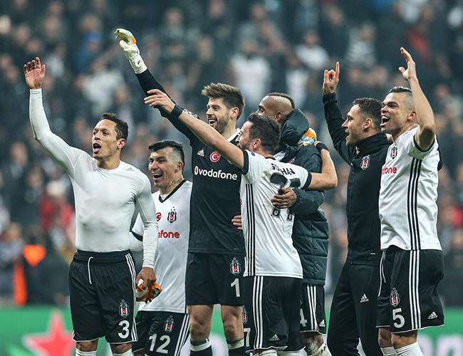 Sizin anlamadığınız şey şu;
Biz Beşiktaş'ı tutmuyoruz,Biz Beşiktaş ile hayata tutunuyoruz.