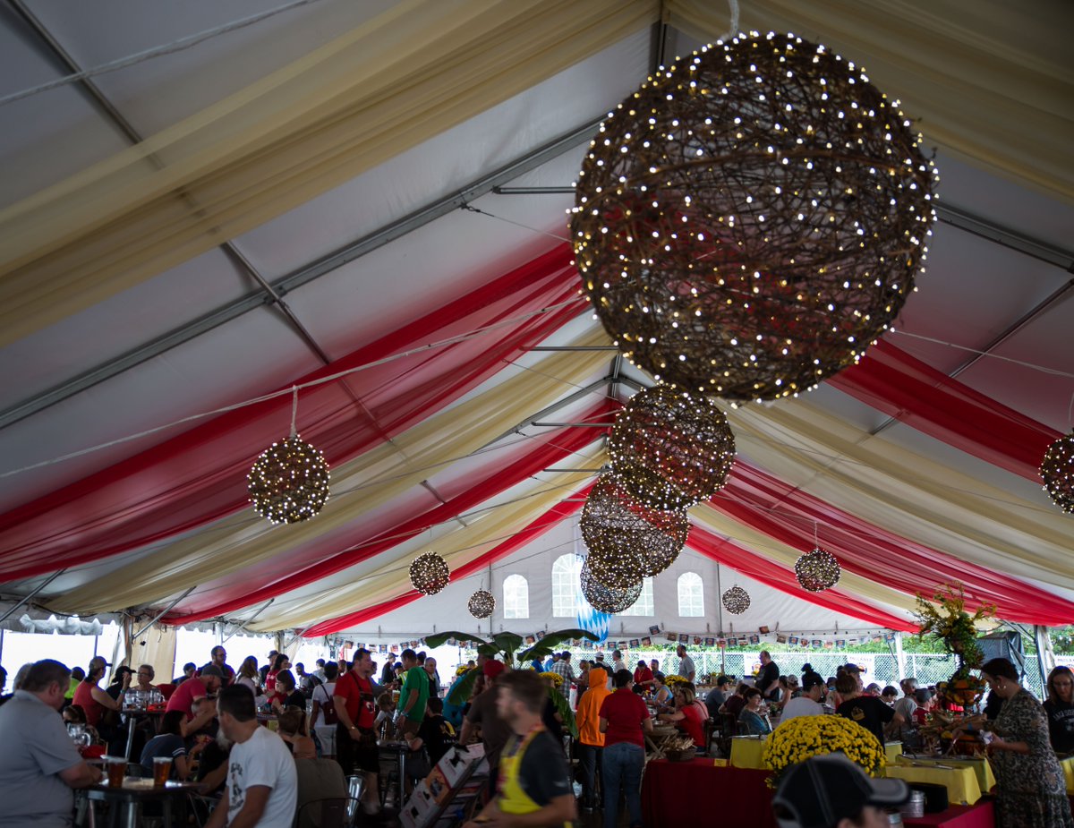 GrandCentralinc's tweet image. Make a statement and dress up your tent with drapes and lighting fixtures. #tentdesign #tentrental