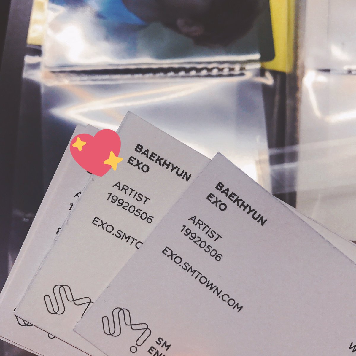 B506_'s tweet photo. 이 글을 알티해주시는 한 분께 국가픽 아티스트 EXO 백현 명함 보내드려요 'ㅅ' 아이하트 투표 종료날 마감 그때까지 쭉 함께 달려요! 전 세계가 열광하는 슈스 엑소 충성충성 ❛˓◞˂̵✧ 
#iHeartAwards #BestFanArmy #EXOL @weareoneEXO #Olympics_EXO https://t.co/rrnIx4kRqw