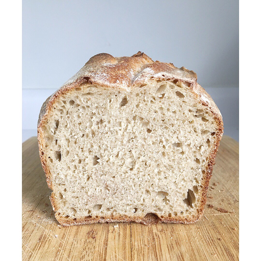 MissPapila's tweet photo. Ça sent bon le pain au levain maison chez moi! https://t.co/9cJSb5KECH