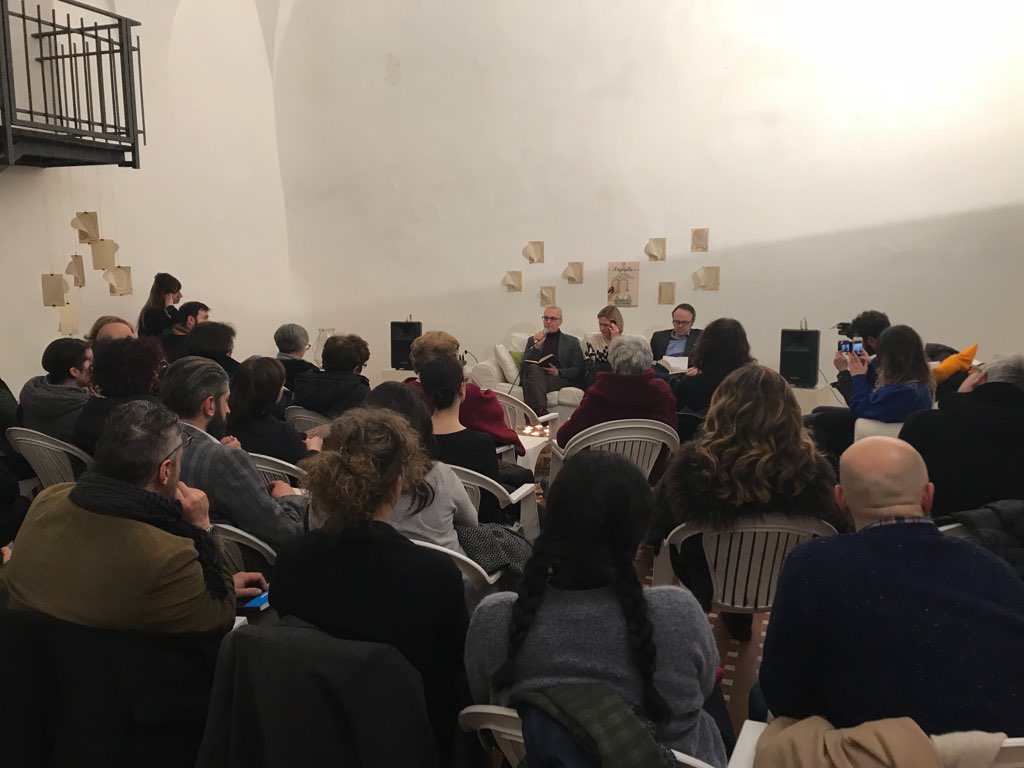 Crepapelle_Edo's tweet photo. Pomeriggio emozionante ieri ad #ARTè.
Un grazie commosso a tutti gli organizzatori, a Daniele Piccini, a Giovanni Pannacci e all'attento e affettuoso pubblico.
(Grazie anche ai lettori che hanno partecipato a distanza) 
#versocalibro #CaLibro #presentazione #lettura #crepapelle https://t.co/Vftjs21Ink