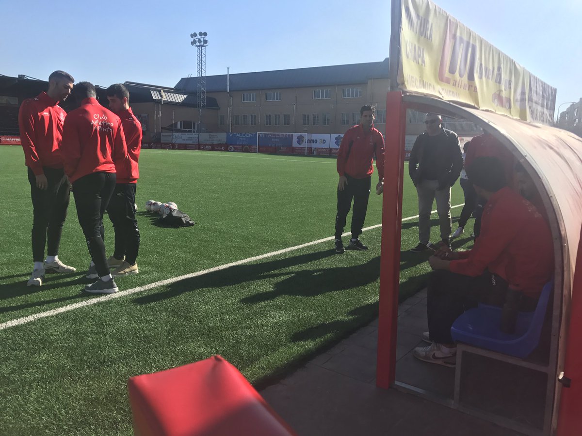 atleticodepinto's tweet photo. 📸 Ya pisan el césped los jugadores de nuestro equipo! #PintoRayo #TuEnergiaSuma ⚽️ https://t.co/sIRU2cjCLl