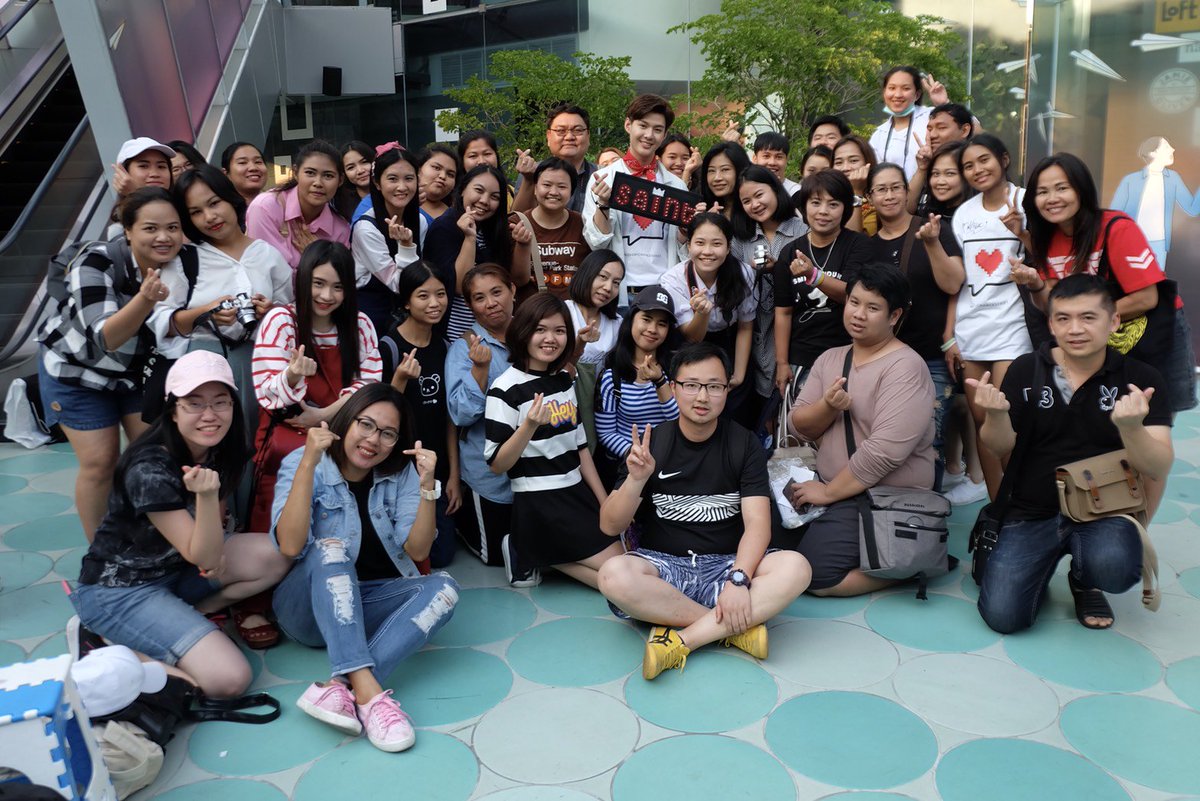 Saint_sup's tweet photo. วันนี้ขอบคุณทุกคนมากครับปมที่มาให้กำลังใจกันไม่รู้วันนี้ร้องเพลงอาจไม่เพราะมากแต่ตั้งใจส่งความสุขให้ทุกคนเลยนะคับ #saint_sup #lovebychanceseries https://t.co/Zk14KMTqFa