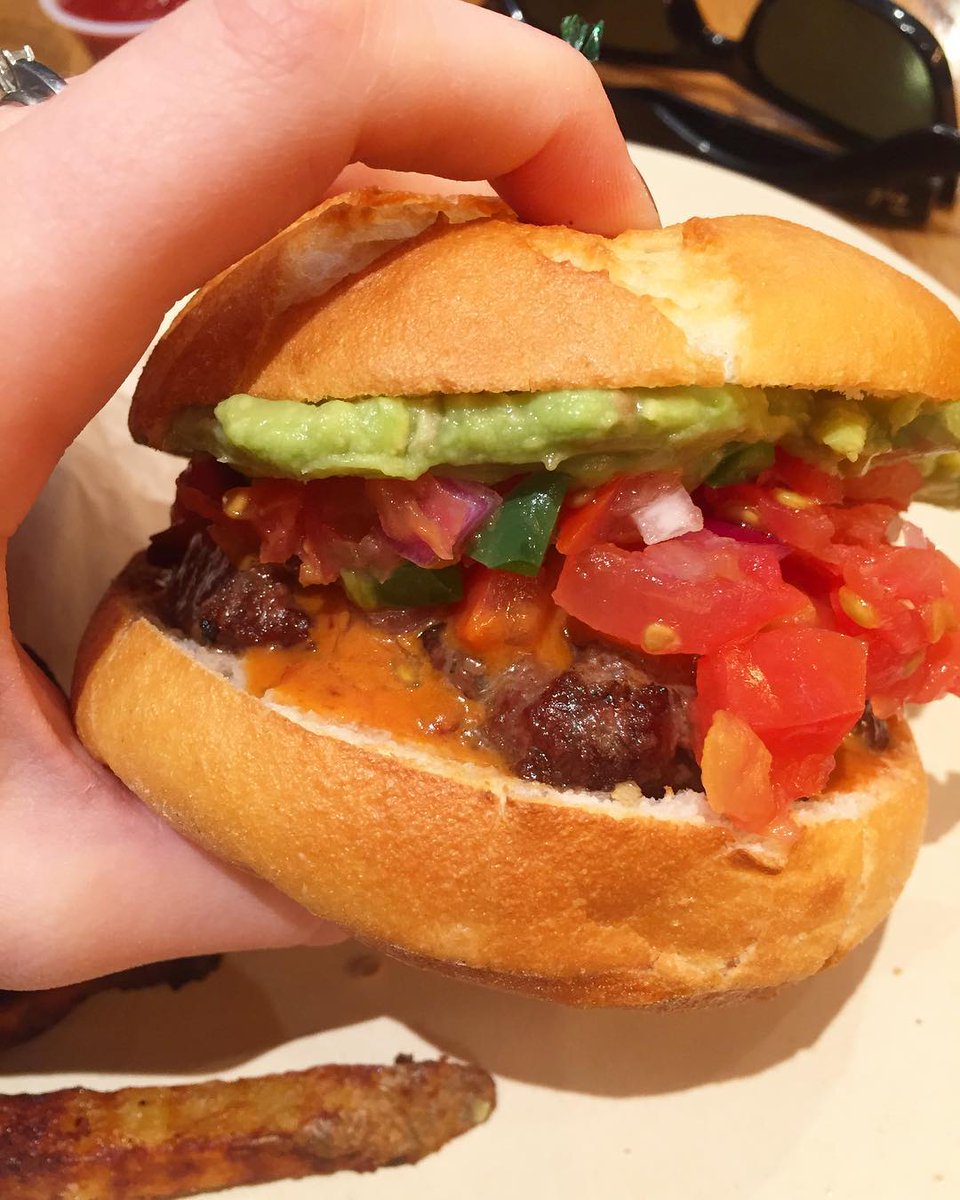 bgoodvermont's tweet photo. "I’m in actual heaven right now. I love a good burger but have really high standards for what I consider to be a phenomenal burger. This hormone-free burg was on a GF bun with fresh salsa, avocado and chipotle." - naturallybethany
🍔: West Side Burger 
#bgood #bgoodvt https://t.co/TehcLxyYDv