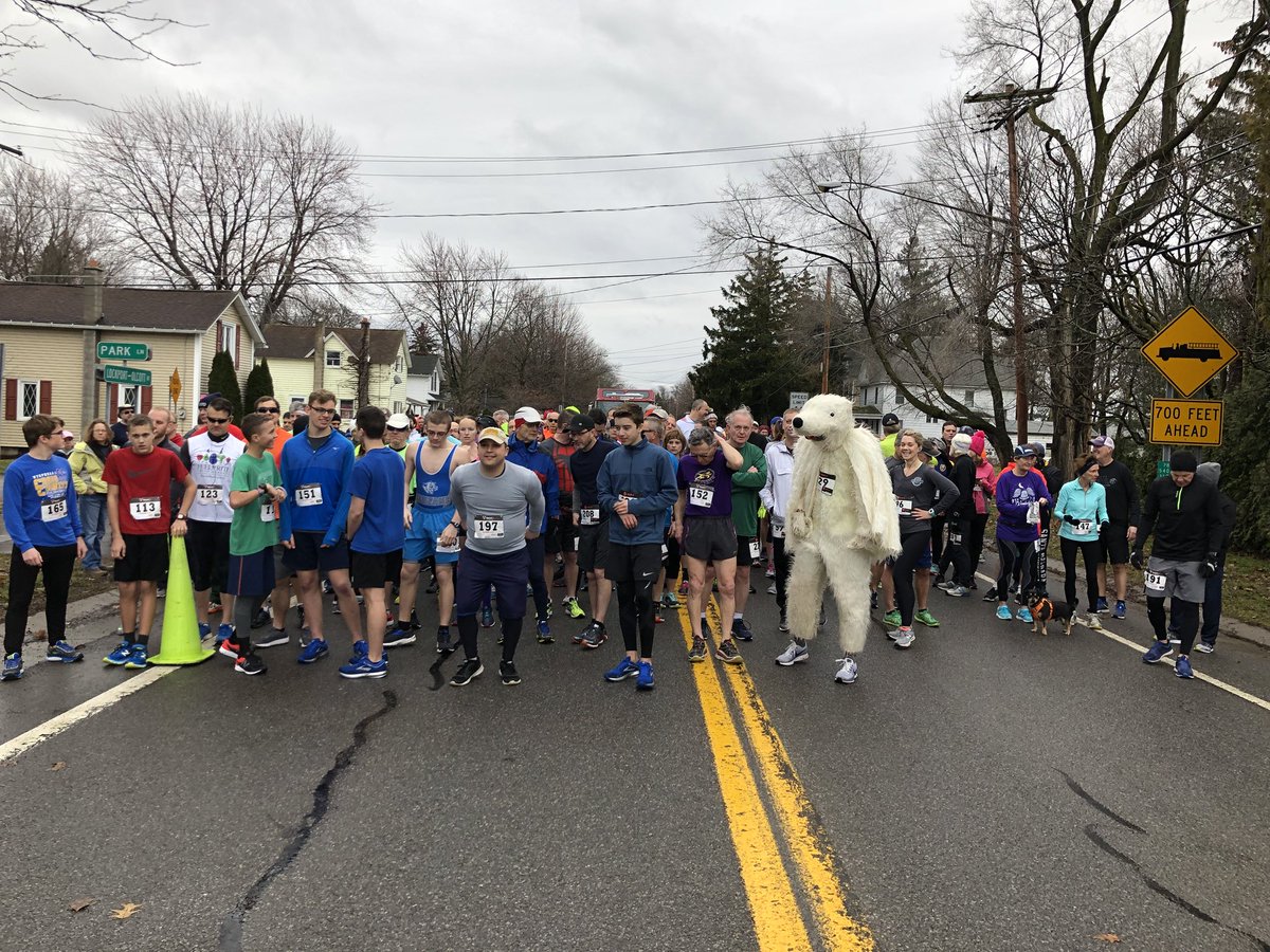 RunLockport's tweet image. It’s a beautiful day in Olcott Beach. #polarbear5k #pancakes #beer @ScoreThisLive @pathammer @WGRZHeather