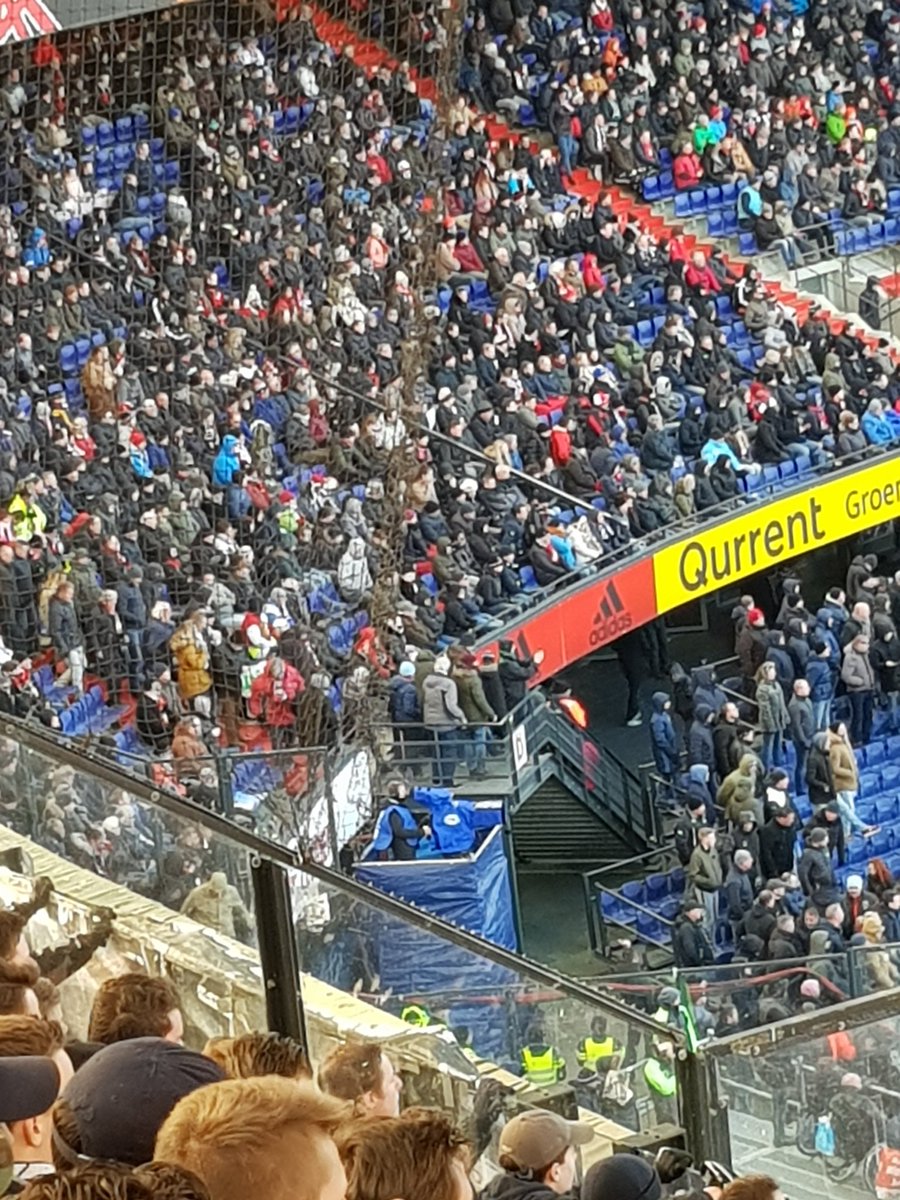nilliskuh's tweet photo. Triest hoor #legioen in 79e minuut druipen ze al volop af
Ze zijn hier #deKuip geen haar beter #feypsv dan #deArena suc6supporters meer niet https://t.co/uHdHv6wQuc