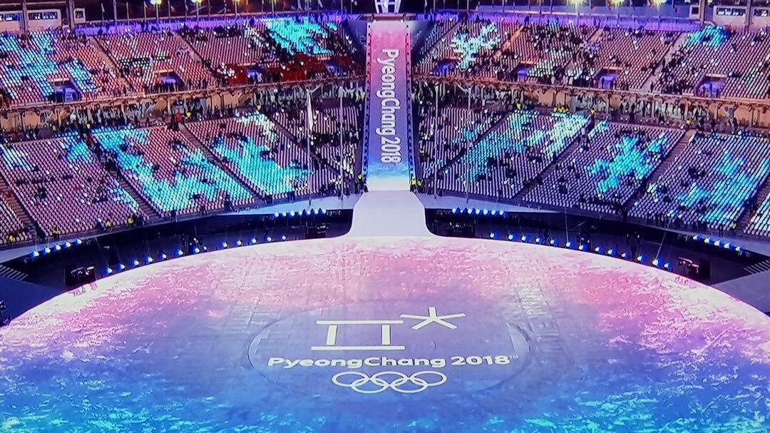 eden_itsss's tweet photo. 코스믹레이루웨이.... 
#Olympics_EXO #iHeartAwards #BestFanArmy #EXOL @weareoneEXO https://t.co/3hqeT6KBkZ